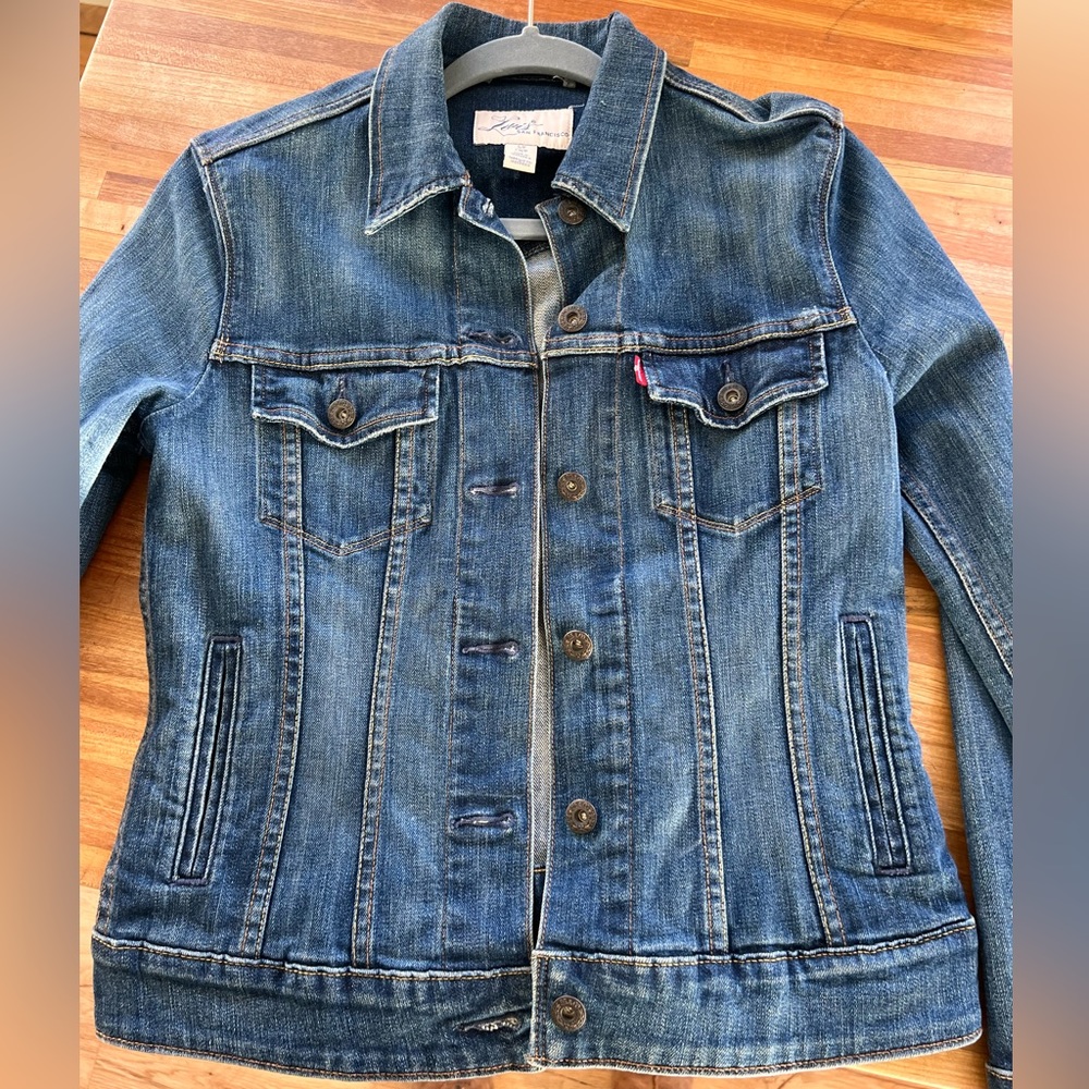 Authentic vintage Levi’s San Francisco jean jacket in perfect condition!